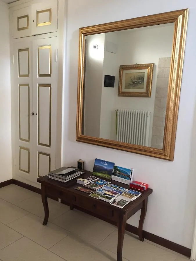 Bed and Breakfast Casa Sakurai Сан-Феделе-Интельви Италия